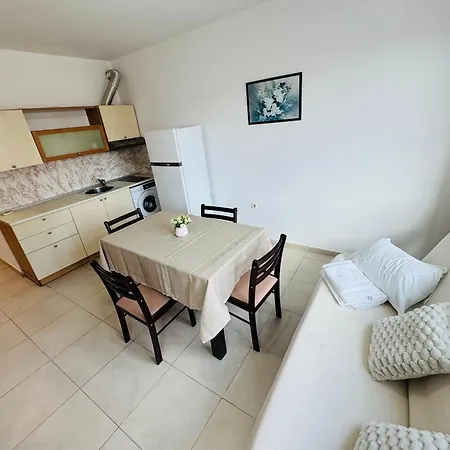 Sunny House 203 One Bedroom Apartment