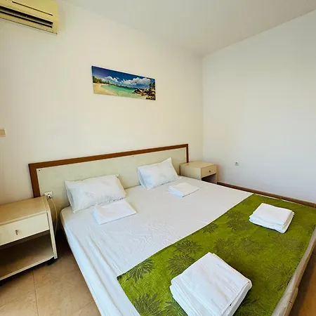 Sunny House 203 One Bedroom Apartment *